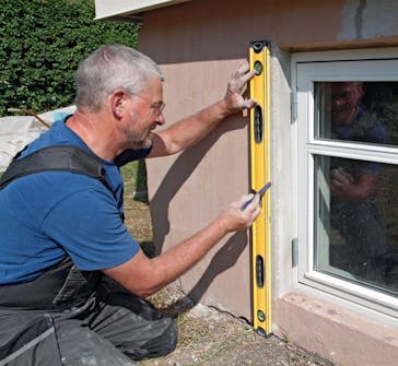 Isolere grunnmur rundt vindue Isolering av grunnmur rundt vindue